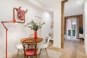 The Velarde Business Suite Super Luxury 2BR Apartment Optimized for Remote Work