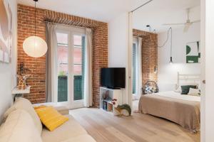 The Velarde Business Suite Super Luxury 2BR Apartment Optimized for Remote Work