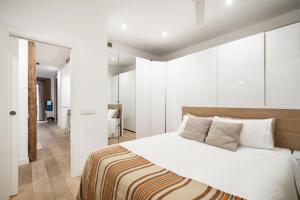 The Velarde Business Suite Super Luxury 2BR Apartment Optimized for Remote Work