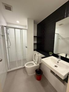 Escent ville 2BR 2BA walk 200m to Central Festival Convenient Location Free Pool Gym Long Term Rental Preferred A2