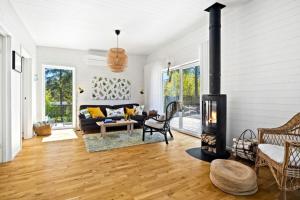 Modern Archipelago Cabin With Hot Tub On Timrarön