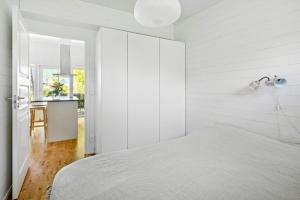 Modern Archipelago Cabin With Hot Tub On Timrarön