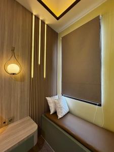 Apartement Transpark Cibubur by Raya Property with Pool View & Netflix 4