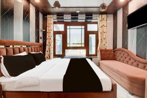 Collection O Foreshore Road Srinagar