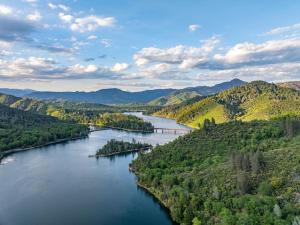 The Sugar House at Fens Shasta Retreat