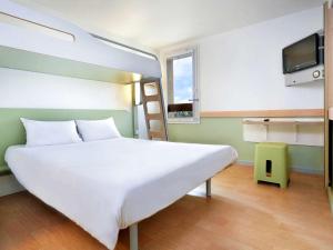 Hotels Ibis budget Beziers Est Mediterranee A9 / A75 : Chambre Double avec Lit Superposé