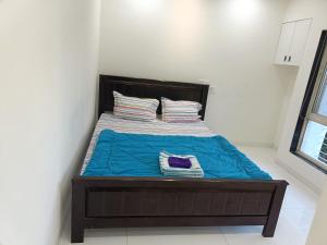 Cozy Bedroom in Aurafarm