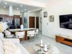 Beautiful apartment just 3 blocks from the beach