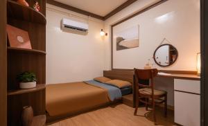 Boutique Minimal 2BR for 6 Central Saigon - D1