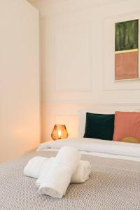 Designer Apt Maltese Balcony Steps Away From Sea