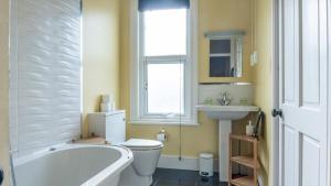 Huge House in Derby City Centre Free Parking