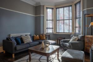 Huge House in Derby City Centre Free Parking