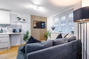 2 BDR House By Eason Stays Short Lets Stockport