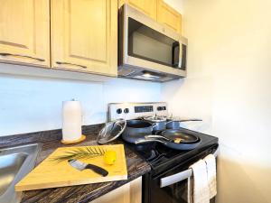 31Fl Ocean and Diamond Head Views 2BR 1BA in Waikiki