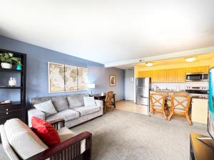 31Fl Ocean and Diamond Head Views 2BR 1BA in Waikiki