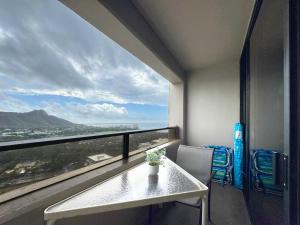31Fl Ocean and Diamond Head Views 2BR 1BA in Waikiki
