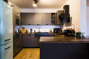 Designer Apt with Jacuzzi Terrace