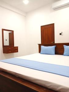 River Side Holiday Inn