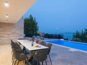 Luxury Seaview Villa with Jacuzzi