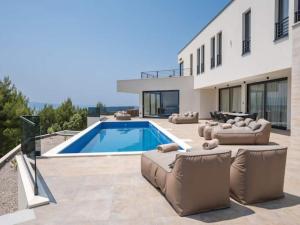 Luxury Seaview Villa with Jacuzzi