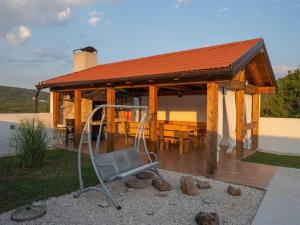 Cozy Mountain Villa for 10 in Slivno