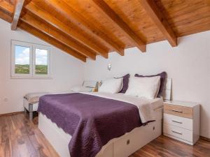 Cozy Mountain Villa for 10 in Slivno