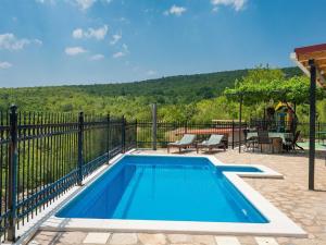 Peaceful Holiday Villa in Kladnjice