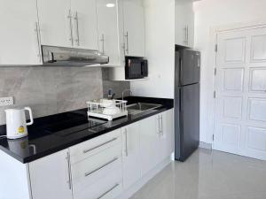 Pattaya beach view talay 6 by Sunshine