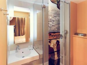 Superior Twin Room room in Mercure Paris Pigalle Sacre Coeur