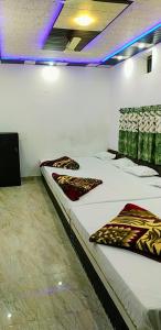 Shri mukut bihari agrawal dharamshala ,dholi pyau himmat pura tiraha mathura