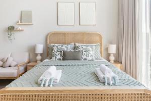 Bright Studio with Pool & Sauna in Regina Tower