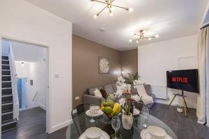 Station Side Sanctuary - 2BR Central Brighton Stay