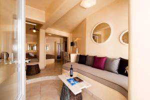 Junior Suite with Outdoor Hot Tub and Caldera View