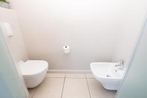 Harbours Edge - Stylish 3Bedroom Penthouse with Hot Tub, Fireplace & Mountain Views