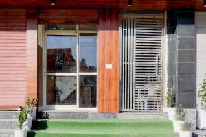 Hotel O Royal Palace