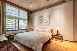 Gulmohar527 3BHK Service Apartment Defence Colony