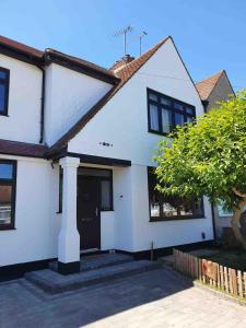 Bright and Cozy 1-bed studio near Southend Airport