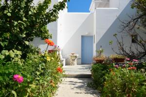 Flora & Agelos Studios Paros Greece