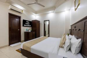 Hotel Legend International -Just a min walk from New Delhi Railway Station