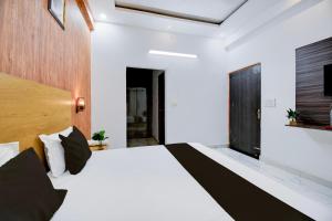 Hotel O VELMORA HOTEL