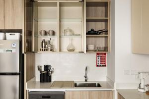 New Elegant 1BR with Balcony & Pool in Park Field