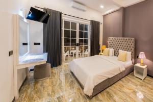 White Land City Hotel