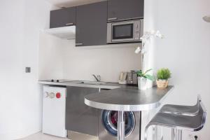 Modern and bright studio Bastille Le Marais