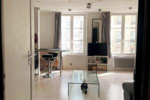 Modern and bright studio Bastille Le Marais