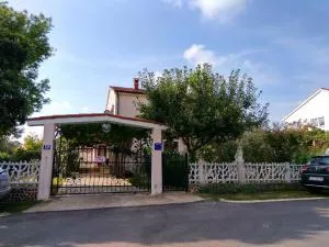 Apartment Gracijana - Buici