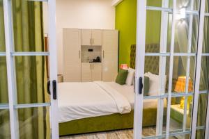White Land City Hotel