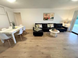 Beside the Seaside Gerroa - 2x units for groups