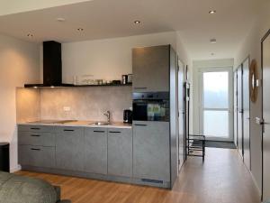 4-person chalet La Cabana by the water with parking space