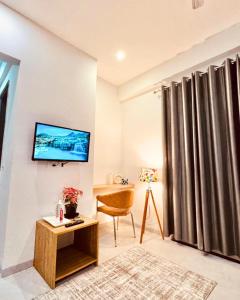 Roost Stay Hotel and Restaurant