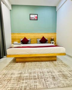 Roost Stay Hotel and Restaurant